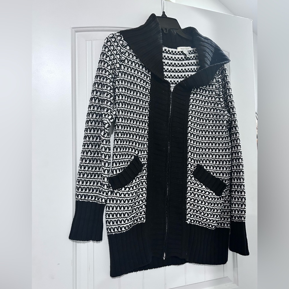 White House Black Market Black & White Patterned Zip Cardigan